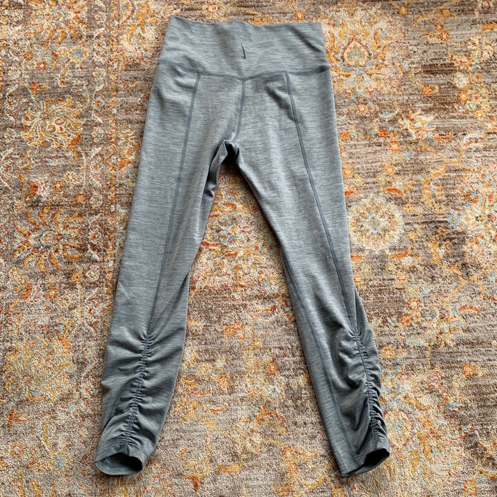 Light blue cropped yoga pants.